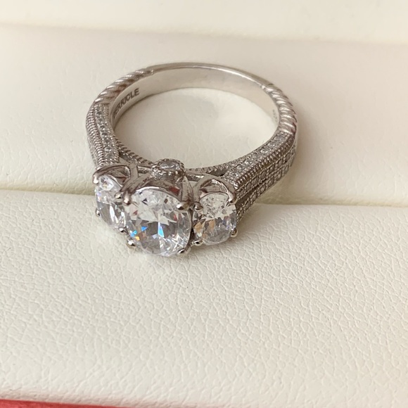 Berricle 3-stone 2.00 ctw oval cut cz ring - Picture 6 of 7